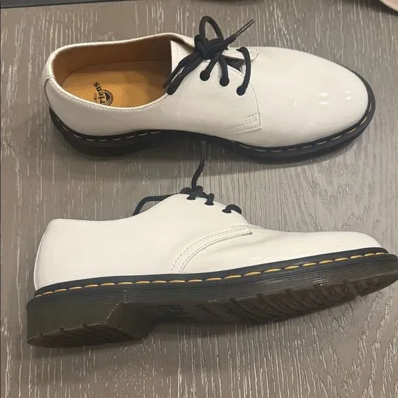 Dr. Martens White Patent Leather Glossy Lace-Up Shoes Oxfords Ladies Size 10 EUC